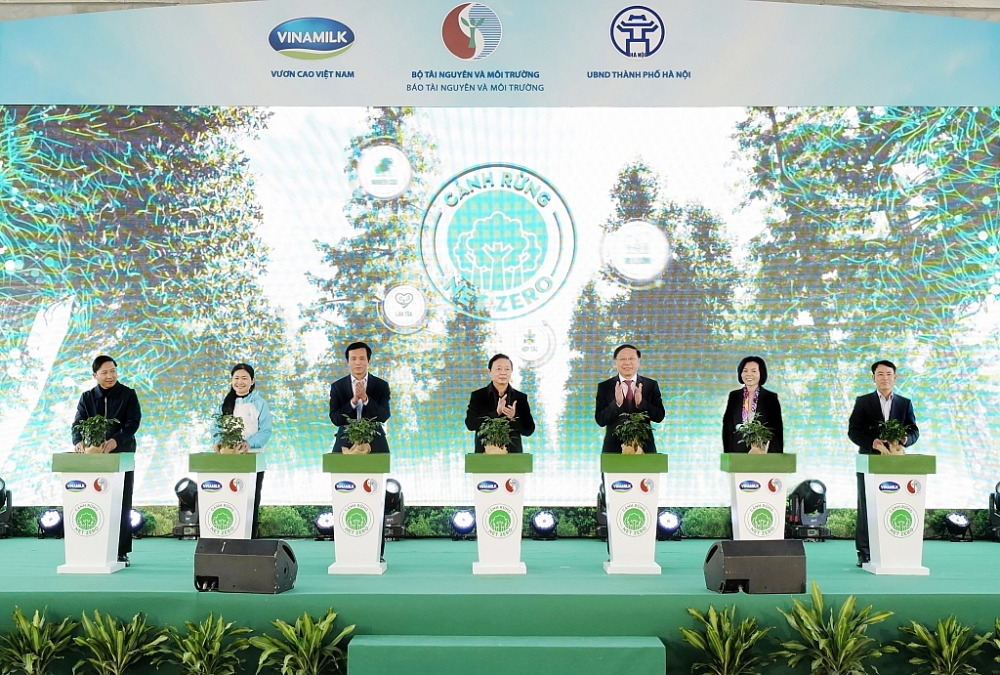 Vinamilk khởi động “hành trình Net Zero 2050” với sự kiện trồng cây tại Hà Nội
