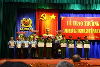 Khen thưởng các lực lượng phối hợp bắt hơn 1 tấn ma túy