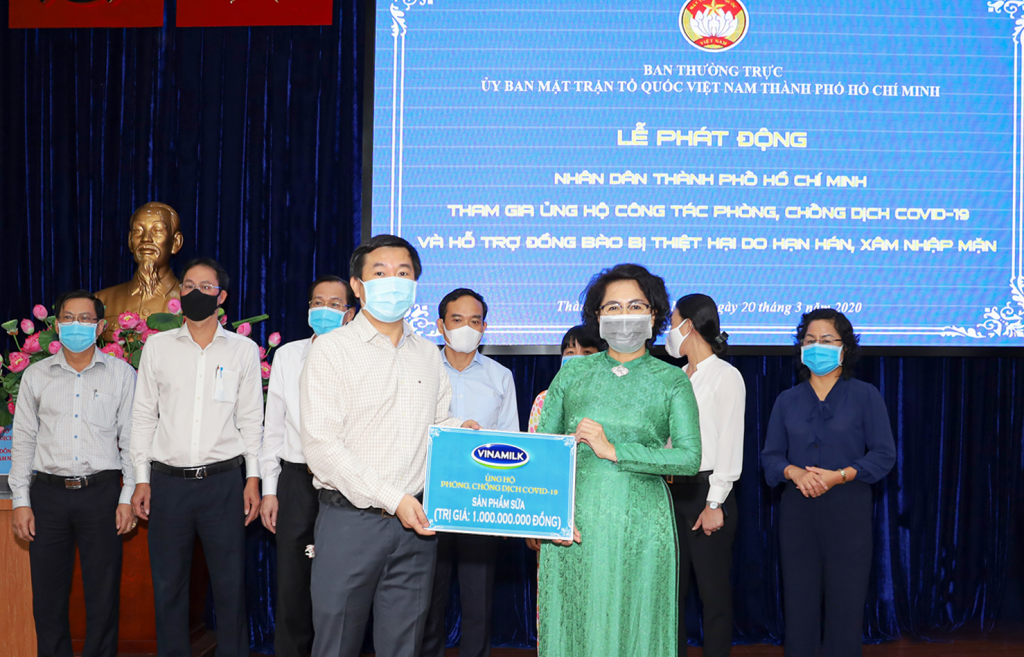 vinamilk tang san pham dinh duong tri gia 1 ty dong cho y te tphcm chong dich