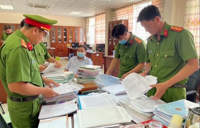 Bắt 10 đối tượng mua bán hóa đơn trái phép