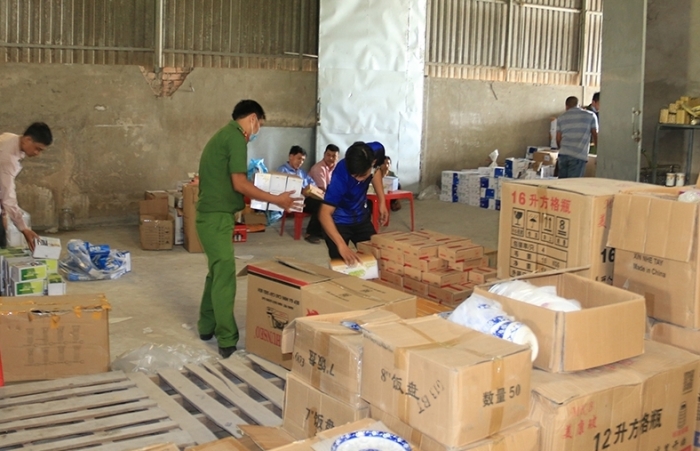 Phát hiện kho hàng lậu bên Quốc lộ 91 tỉnh An Giang