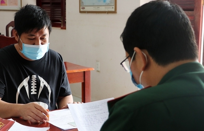 Một đối tượng sau khi cướp hàng lậu đã ra đầu thú