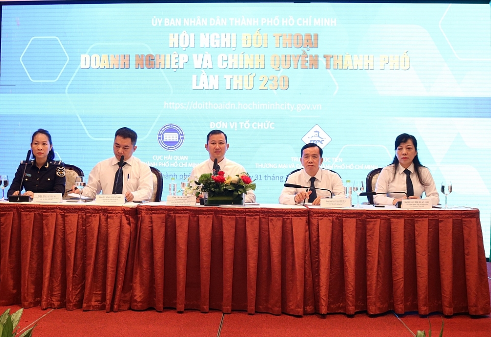 Cục Hải quan TPHCM đối thoại với DN