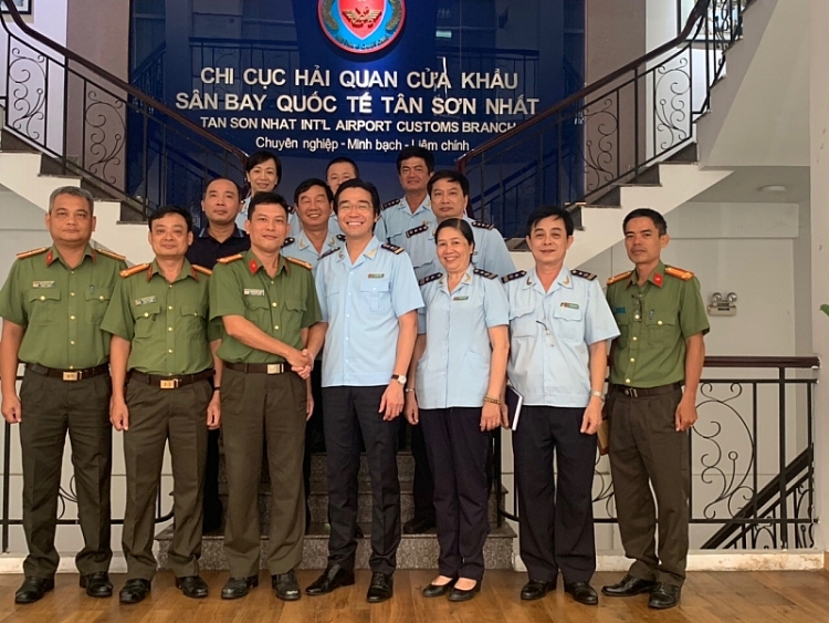 hai quan cong an phoi hop chong toi pham kinh te xuyen quoc gia