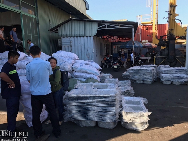 tam giu 5 container hang trung quoc khong nhan mac