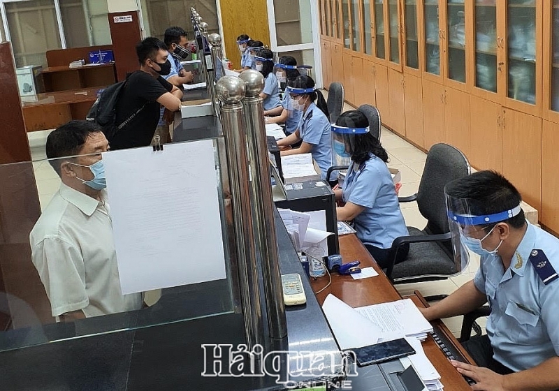 thong quan 600 lo hang xuat khau qua cang cat lai trong hai ngay cuoi tuan