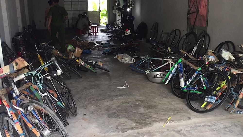Kho hàng chưa xe đạp lậu