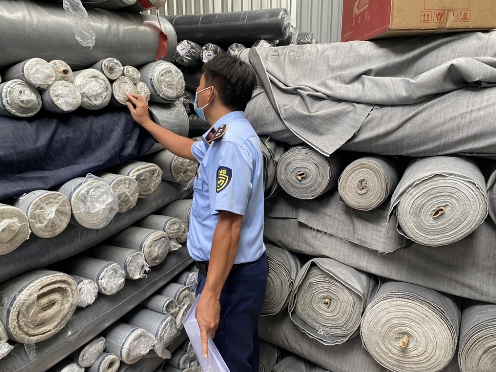 Vải nhập lậu do Cục Quản lý thị trường TPHCM bắt giữ. Ảnh: Cục QLTT TPHCM cung cấp