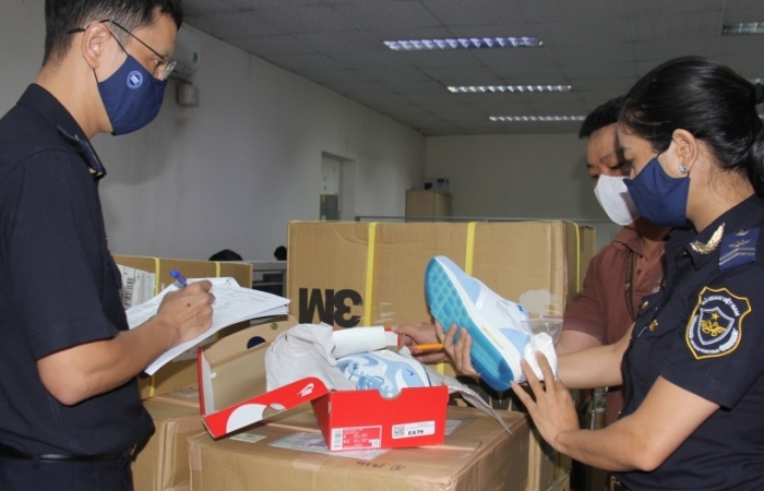 Nhiều mặt hàng xuất khẩu chủ lực qua cảng TPHCM tăng cao