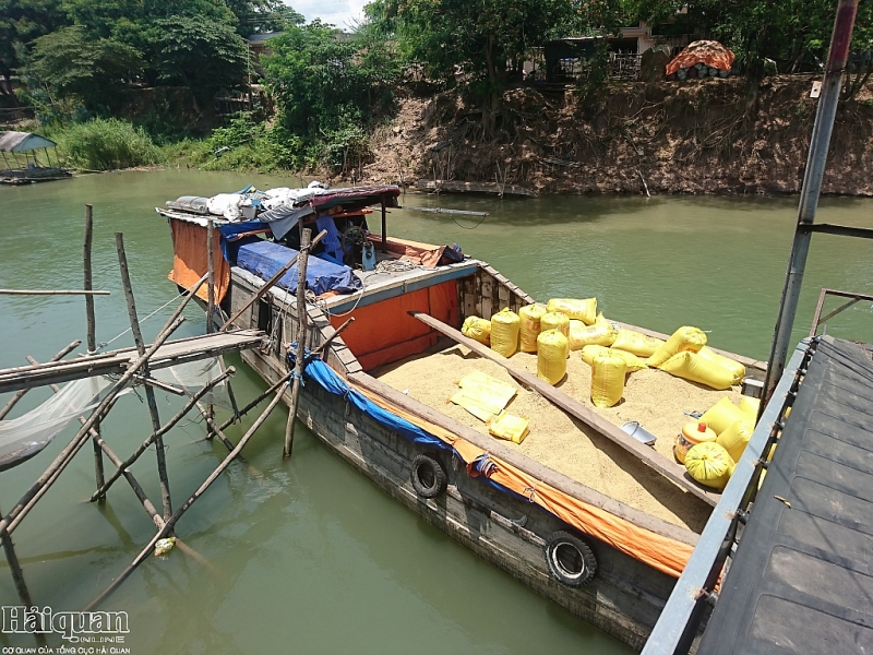 loi dung dem toi hai bo con dung ghe van chuyen go lua lau