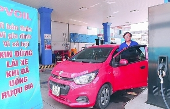 PVOIL đặt bảng tuyên truyền không lái xe khi uống rượu bia tại 550 cây xăng