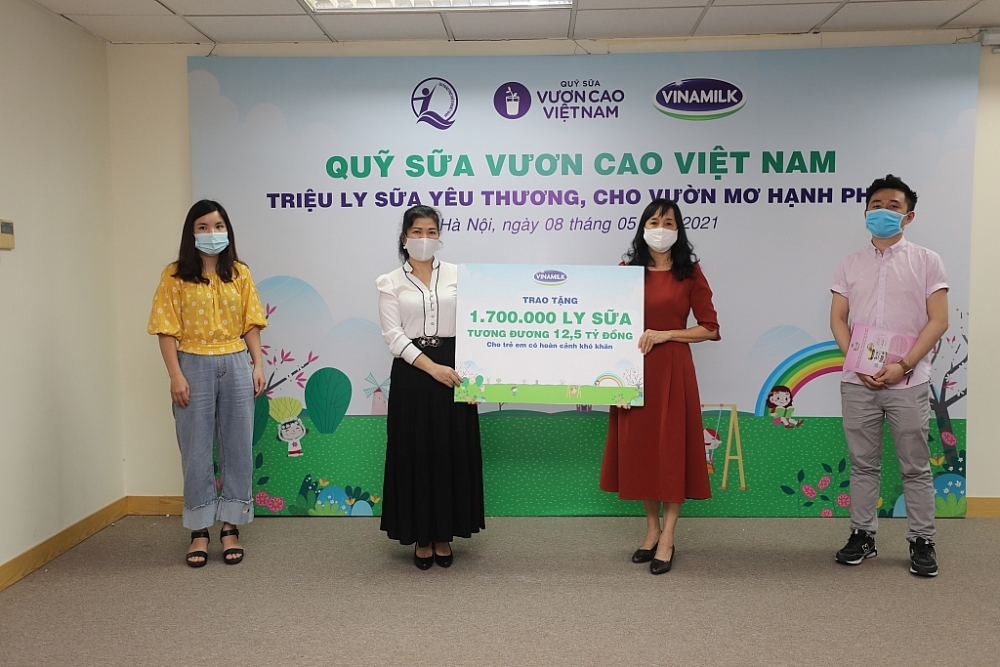 1,7 triệu hộp sữa sẽ được Vinamilk gửi đến trẻ em khó khăn