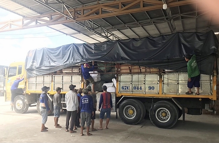Bắt xe tải chở hàng hóa nước ngoài không có chứng từ