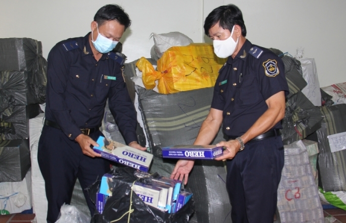 Buôn lậu bỏ hàng, chạy thoát thân khi phát hiện Hải quan