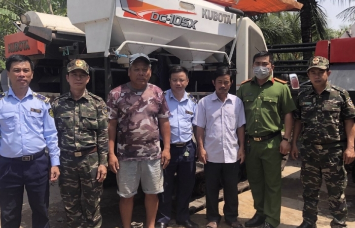 Xác minh làm rõ chiếc máy gặt đập liên hợp có nguồn gốc nhập lậu