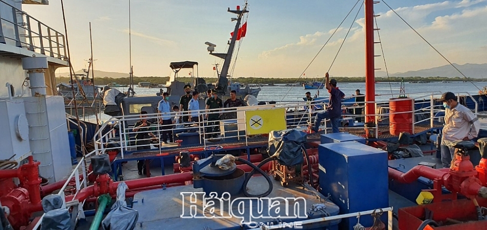 lien tiep bat giu tau cho dau lau tren vung bien vung tau