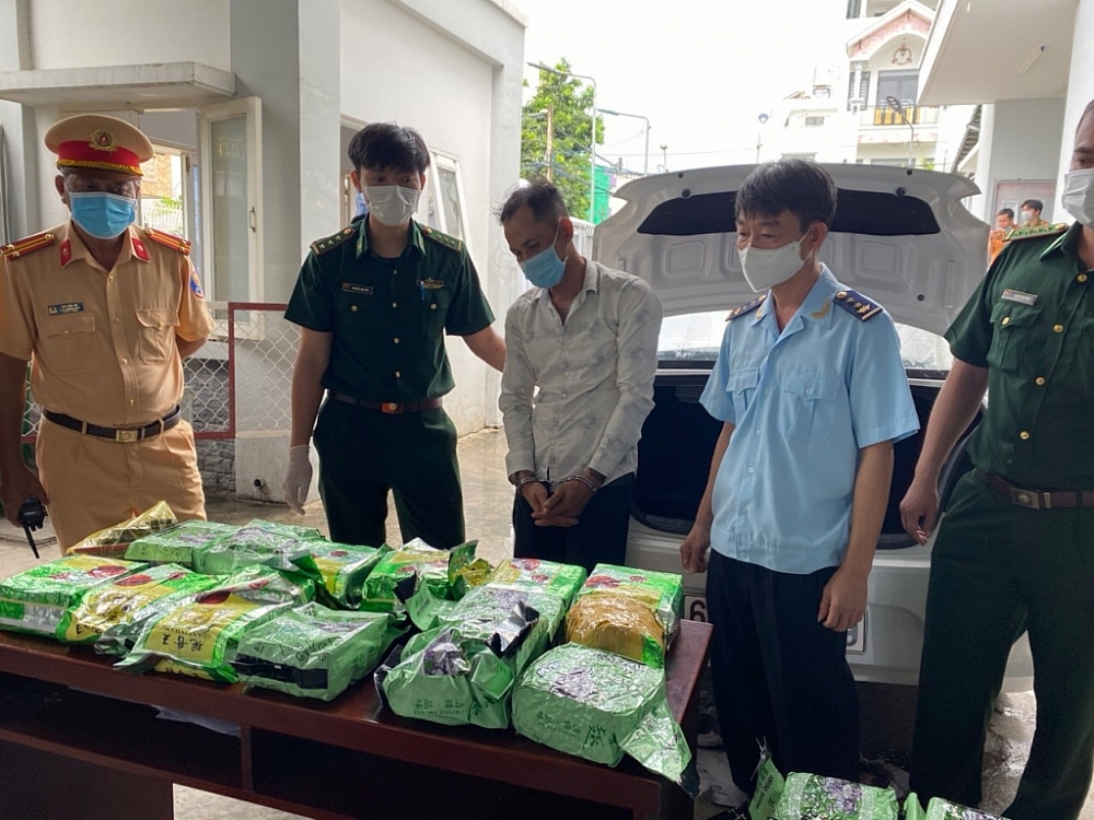 Hải quan, Biên phòng phối hợp bắt 20 kg nghi ma túy