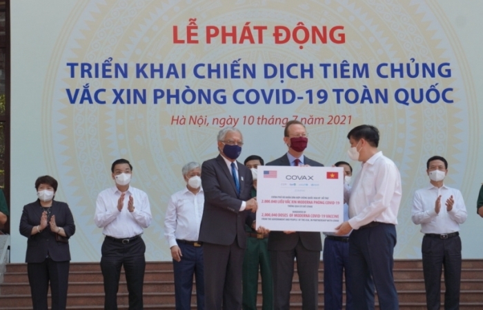 Hai triệu liều vắc xin do Hoa Kỳ trao tặng về tới Hà Nội