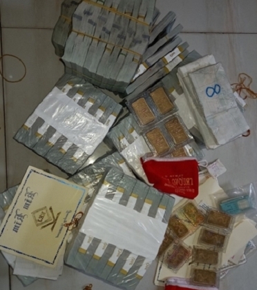 Thu giữ 36 kg vàng, hơn 1 triệu USD liên quan đến trùm buôn lậu Kim Hạnh