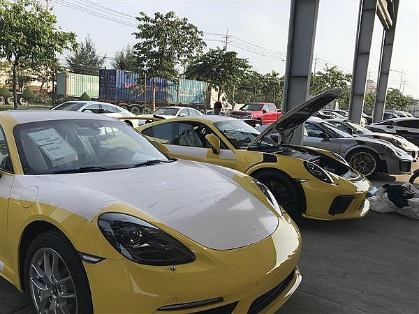 siêu xe nhập khẩu qua cảng VICT TPHCM. ảnh: T.H