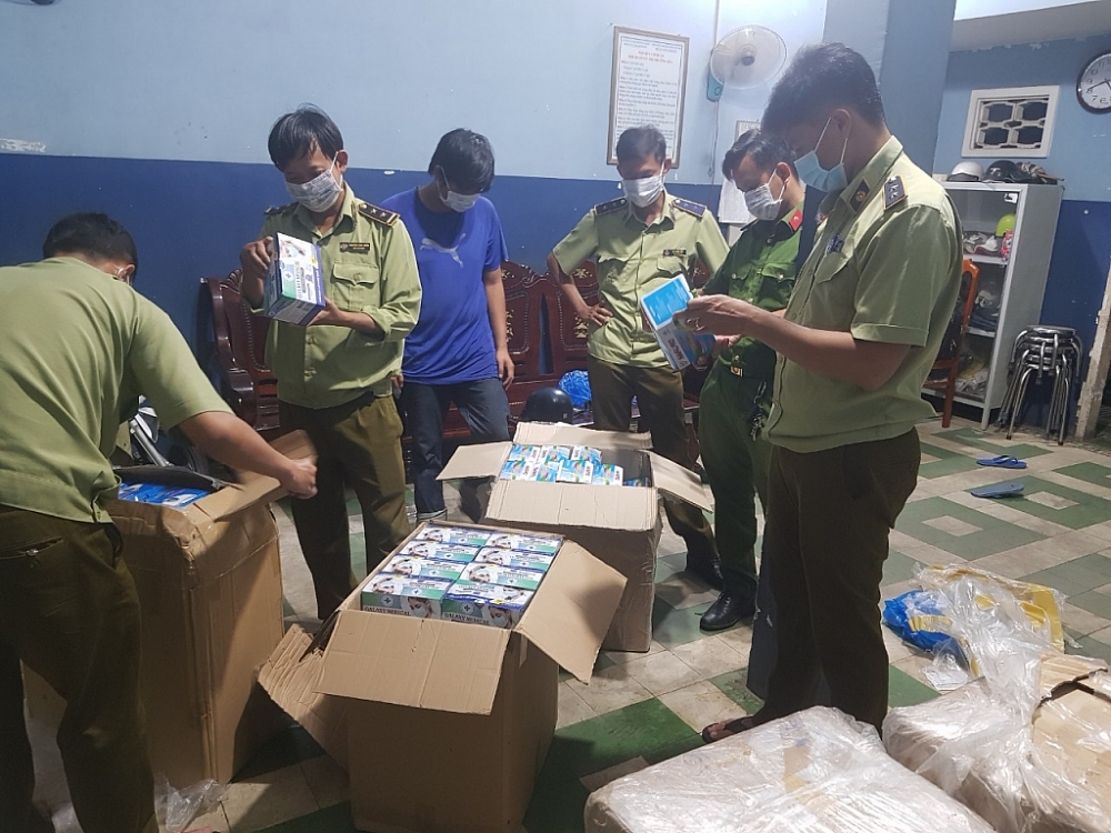 2518 khau trang