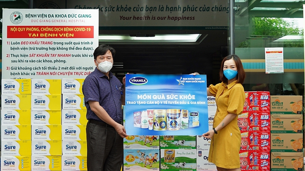 Vinamilk đẩy mạnh hành trình tiếp sức tuyến đầu trong giai đoạn cao điểm chống dịch tại 50 bệnh viện