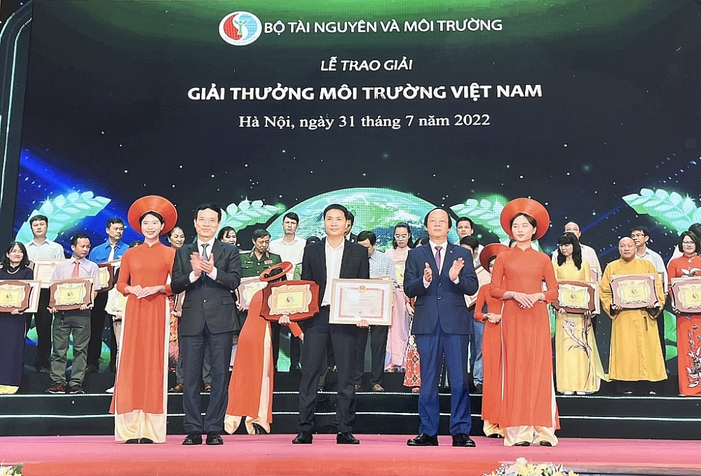 Vinamilk - Doanh nghiệp duy nhất trong ngành sữa nhận giải thưởng Môi trường Việt Nam