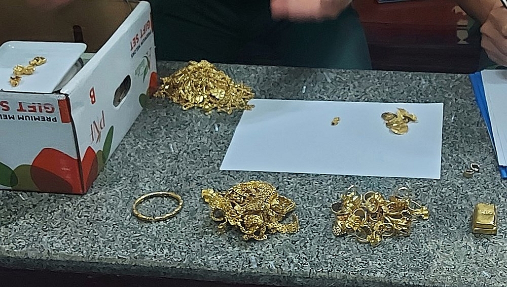 Biên phòng, Hải quan Tịnh Biên phối hợp bắt vụ buôn lậu gần 3 kg nghi vàng
