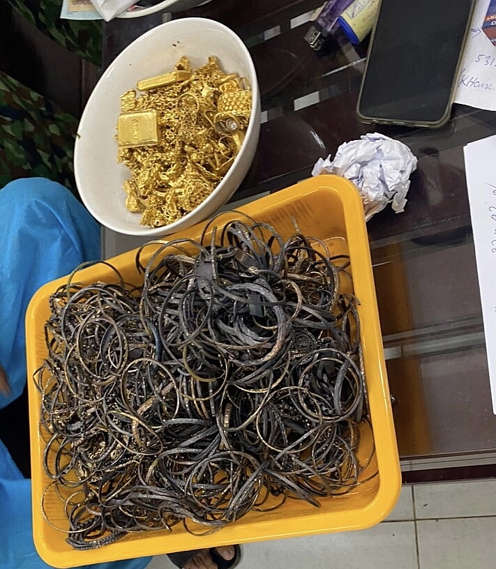 Biên phòng, Hải quan Tịnh Biên phối hợp bắt vụ buôn lậu gần 3 kg nghi vàng