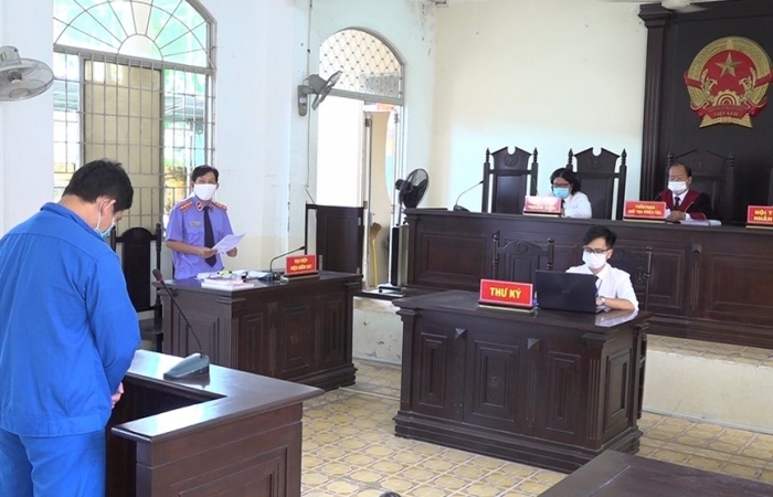 Lãnh 18 tháng tù vì tổ chức cho 2 phụ nữ nhập cảnh trái phép