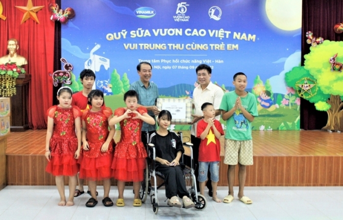 Vinamilk và Quỹ sữa vươn cao Việt Nam cùng trẻ em vui Tết Trung thu