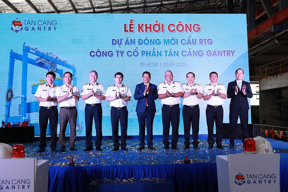 Cẩu khung đầu tiên của Việt Nam thương hiệu Tân cảng Sài Gòn sẽ thay thế hàng nhập khẩu