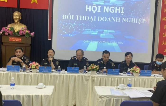 Hải quan TPHCM đối thoại với gần 100 doanh nghiệp gia công, sản xuất xuất khẩu