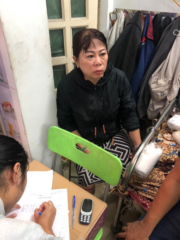 Bắt xe ô tô dùng biển số giả vận chuyển thuốc lá lậu