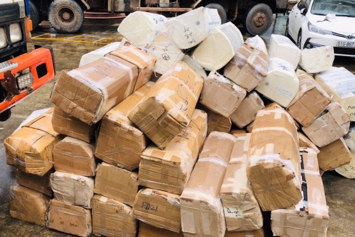 Bắt vụ vận chuyển trên 1.000 sản phẩm điện tử nhập lậu