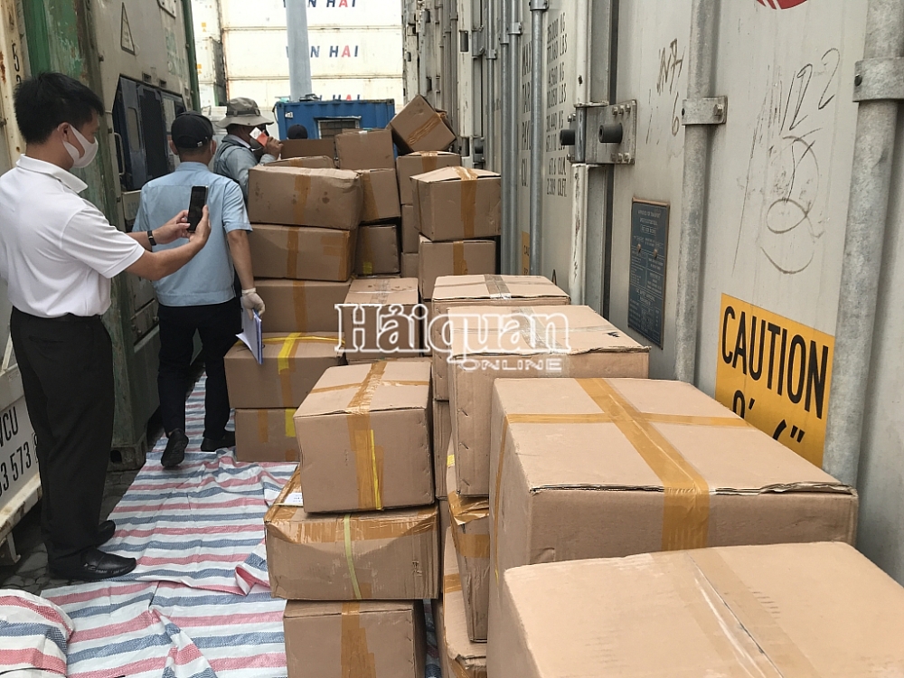 Hình ảnh hơn 20 mặt hàng lậu trong container sò huyết nhập khẩu