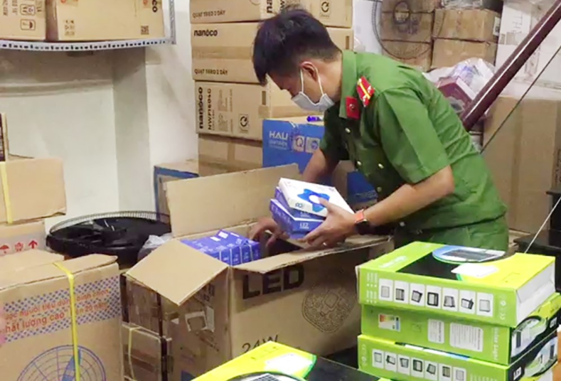 Chuyển Công an điều tra vụ chứa trữ trên 2.000 sản phẩm điện gia dụng nghi nhập lậu