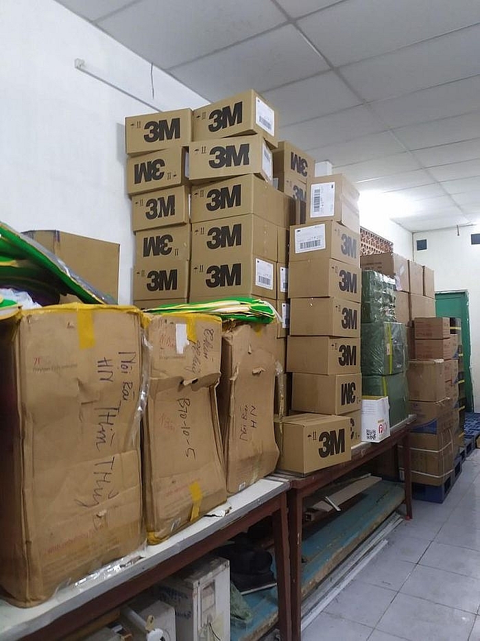 Xác minh làm rõ trên 200 thùng vật tư y tế có dấu hiệu vi phạm