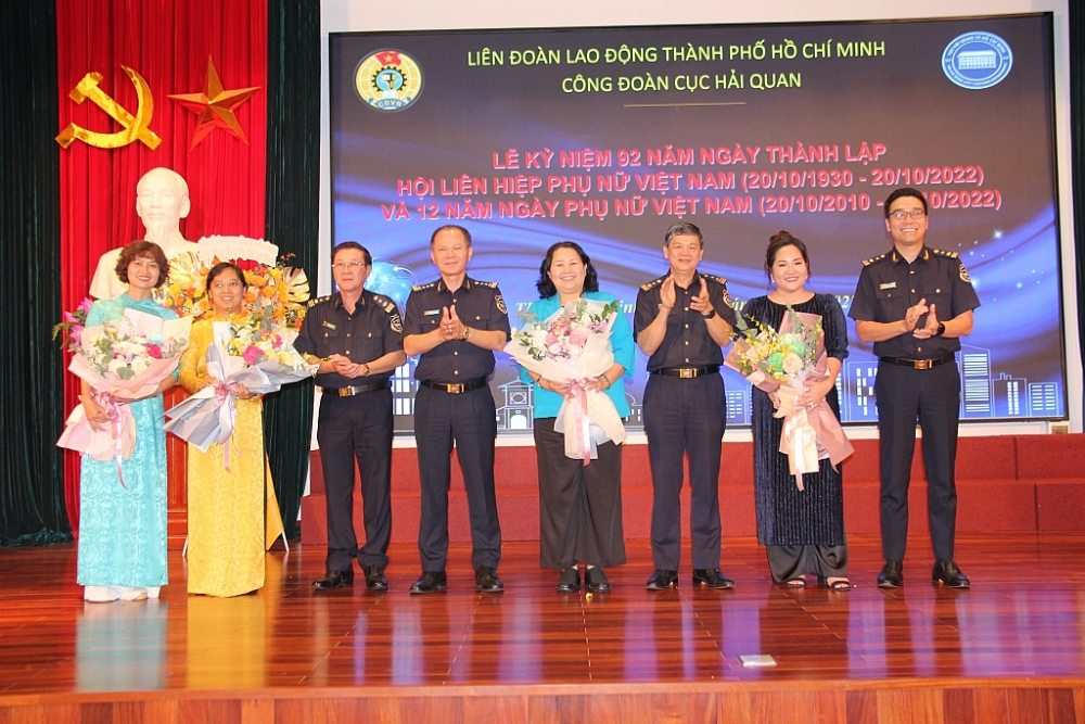 Phụ nữ Hải quan TPHCM giỏi công tác chuyên môn, làm tốt phong trào xã hội