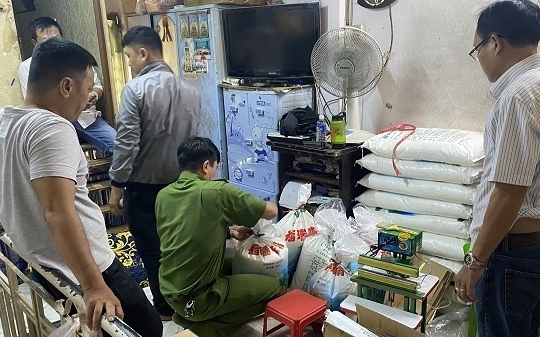 Bắt hơn nửa tấn bột ngọt giả