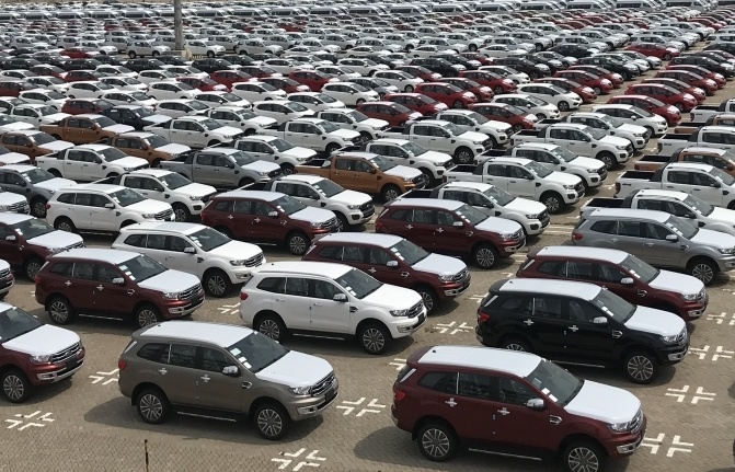 Nhập khẩu ô tô bùng nổ, bình quân gần 600 xe về Việt Nam mỗi ngày