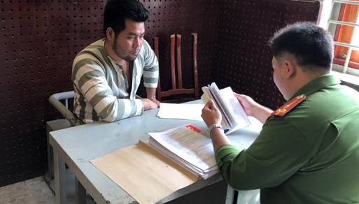 Khởi tố đối tượng vận chuyển thuốc lá lậu