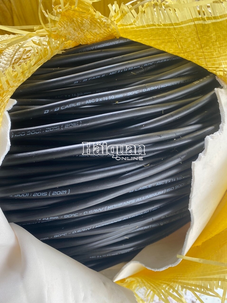 Lợi dụng đêm tối, xe tải chở hàng hóa trị giá 1,5 tỷ đồng nghi nhập lậu