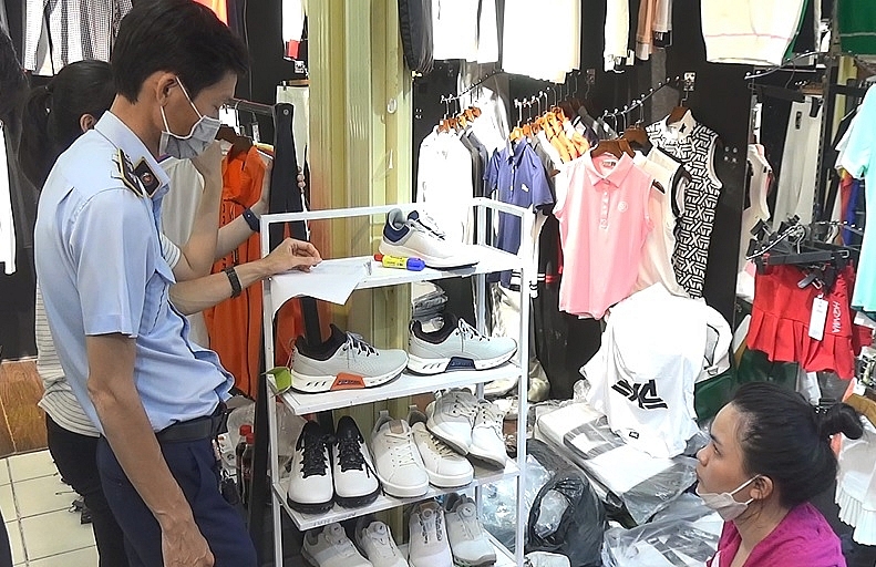 Hàng giả, hàng vi phạm sở hữu trí tuệ do Cục QLTT TPHCM bắt giữ