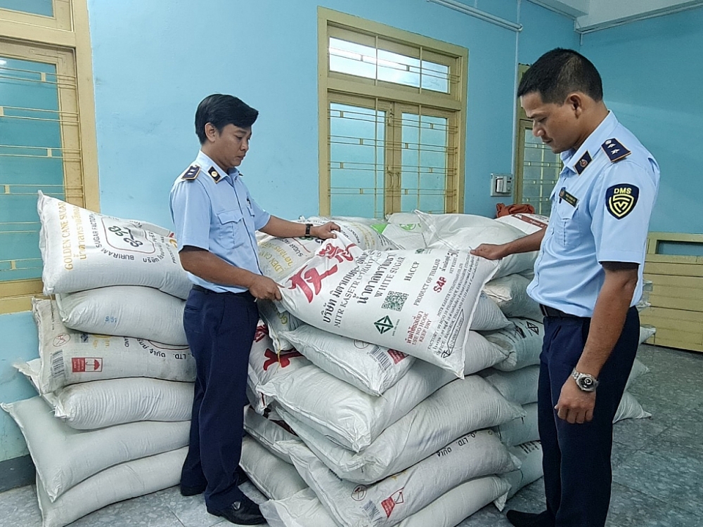 Đường cát nhập lậu bị Cục Quản lý thị trường Phú Yên xử lý  tịch thu