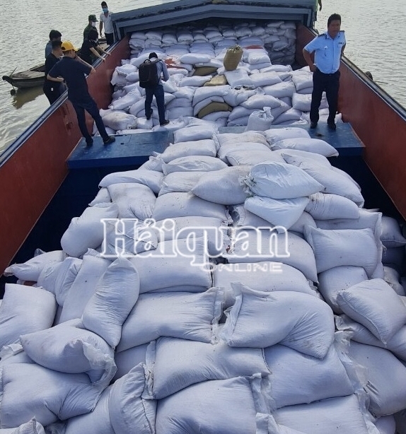 Khởi tố doanh nghiệp xuất khẩu 350 tấn phân bón giả