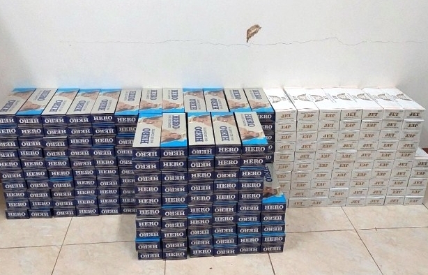 Bắt xuồng máy vận chuyển 2.500 bao thuốc lá lậu trên sông Tiền