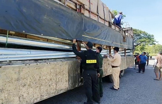 Bắt giữ gần 8.000 dụng cụ nhà bếp nghi nhập lậu