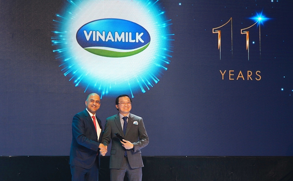 Top 50 công ty kinh doanh hiệu quả nhất Việt Nam 11 năm liền vinh danh Vinamilk