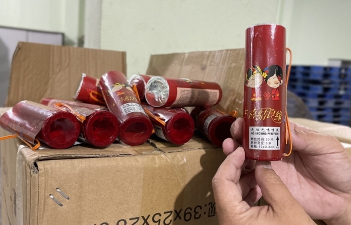 Bắt xe đầu kéo vận chuyển pháo từ Hà Nội vào TPHCM tiêu thụ
